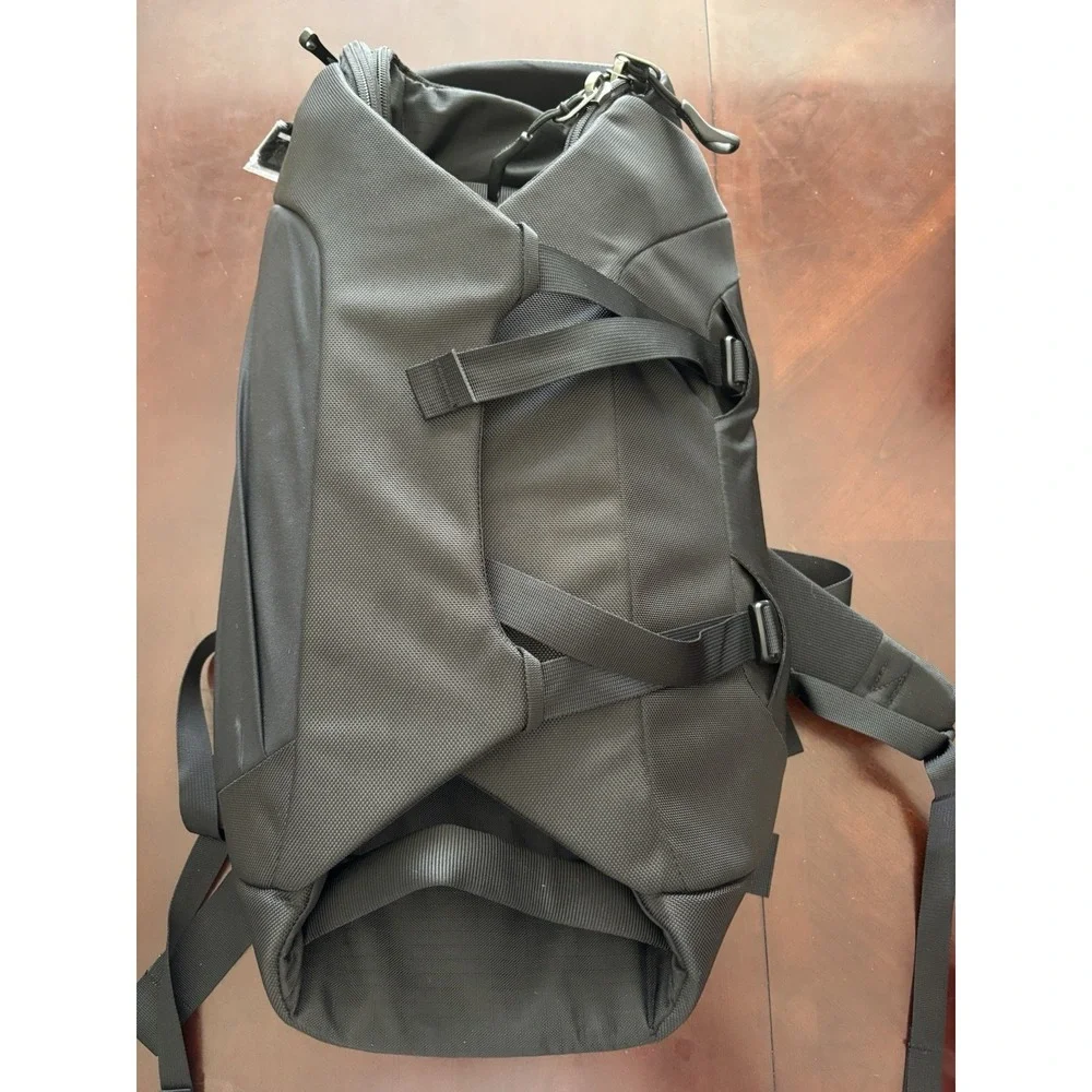 Osprey Sojourn Porter 30L Travel Backpack Carry On Black NWT
